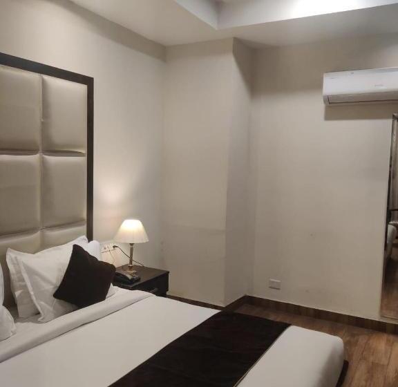 غرفة كلاسيكية ثلاثية, Pop Royal Suites