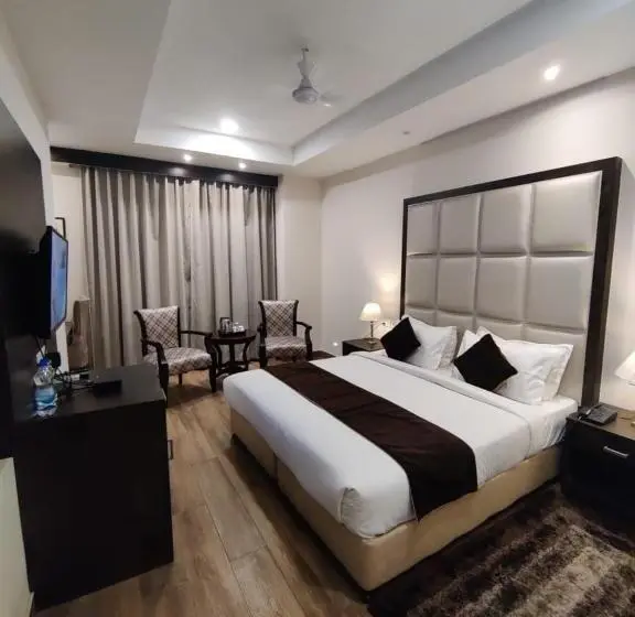 Chambre Triple Classique, Pop Royal Suites