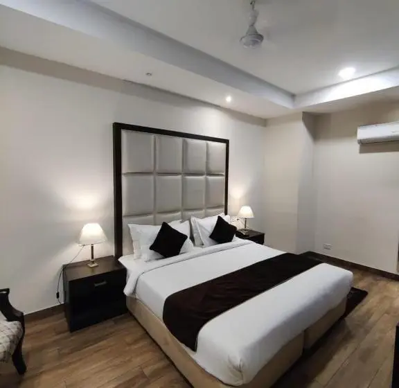 Chambre Triple Classique, Pop Royal Suites