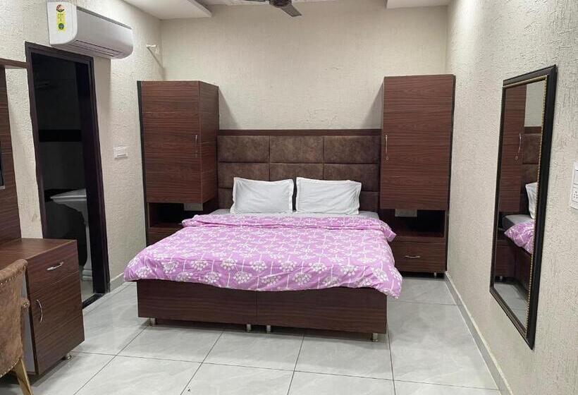 غرفة كلاسيكية ثلاثية, Pop Royal Suites