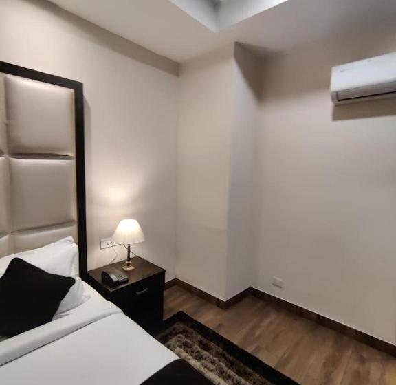 غرفة كلاسيكية ثلاثية, Pop Royal Suites