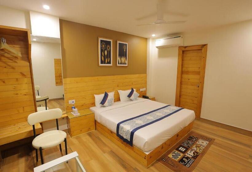 غرفة قياسية سرير كينج, The Grand Uddhav   A Boutique