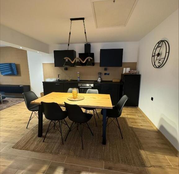 سوییت لوکس, Hestia Suite