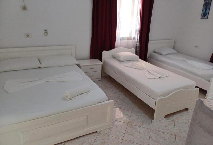 バルコニー付スタンダード4ベッドルーム, Vila Erjoni