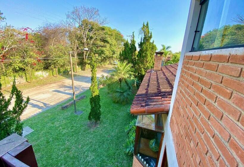 带阳台的三人标准间, Pousada Quinta Da Mantiqueira