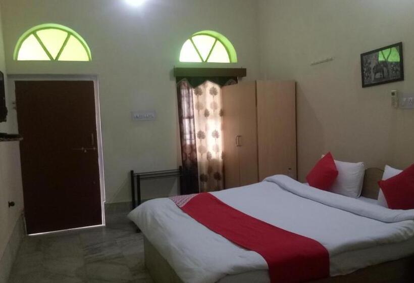 高级家庭房间, Surya Palace