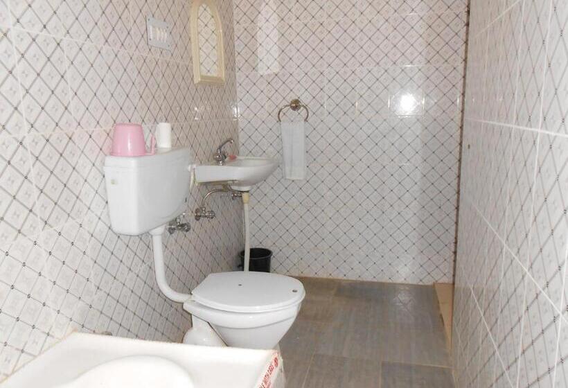 高级家庭房间, Surya Palace