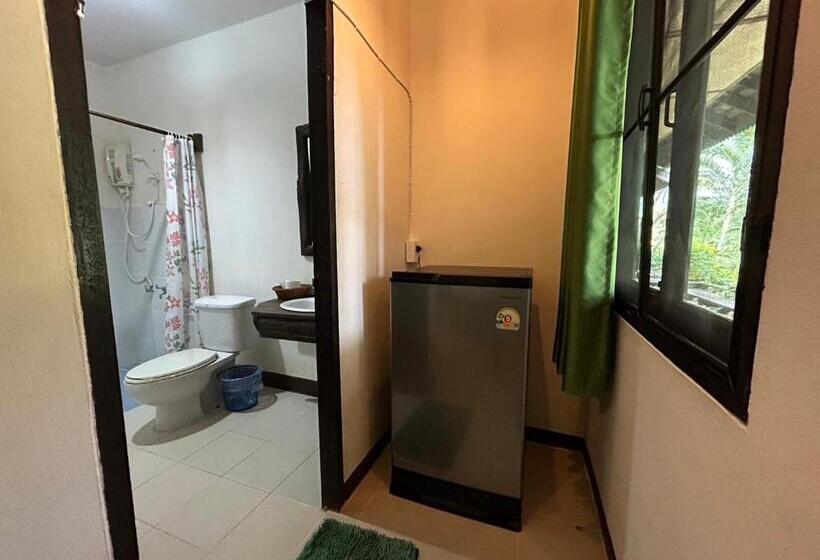 家庭间, บ้านไม้คนเมือง Baan Mai Kon Muang Pai Resort