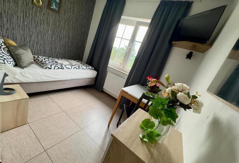 标准单人间, Moji 3 Landhaus Köln