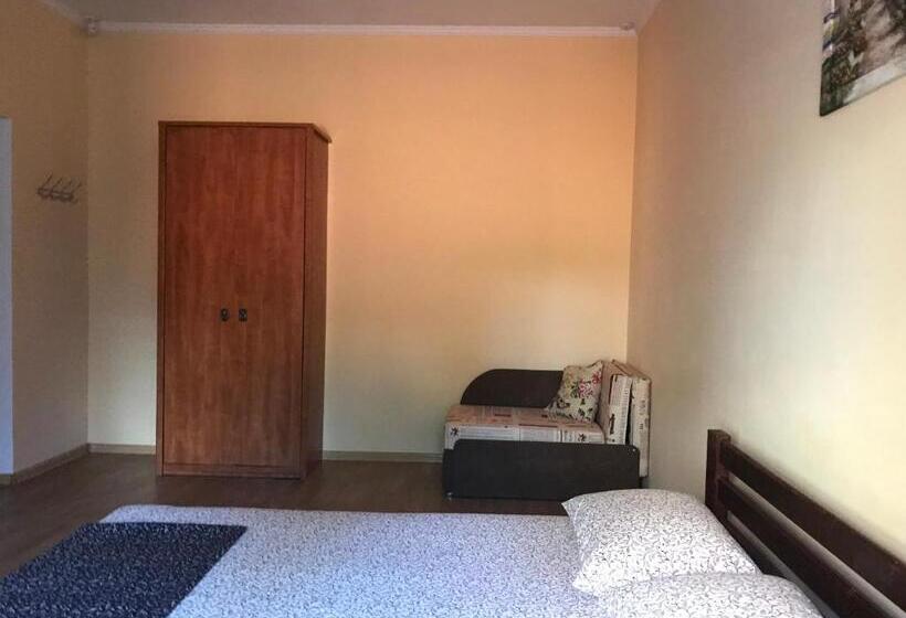 اتاق استاندارد سه نفره, Veranda Guest House