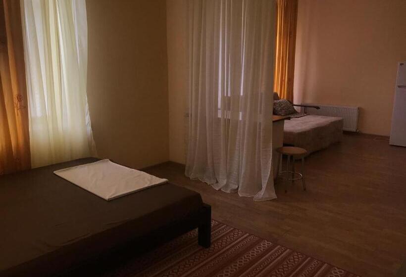 Четырехместный Номер Стандарт, Veranda Guest House