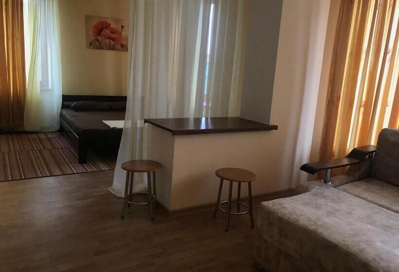 اتاق استاندارد چهار تخته, Veranda Guest House