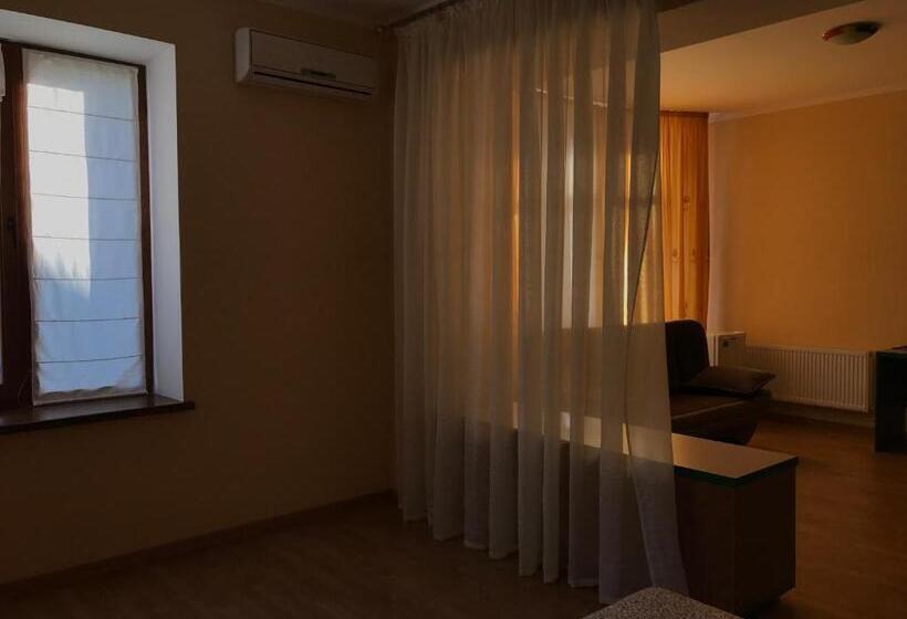 اتاق استاندارد چهار تخته, Veranda Guest House