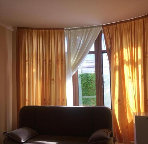 اتاق استاندارد چهار تخته, Veranda Guest House