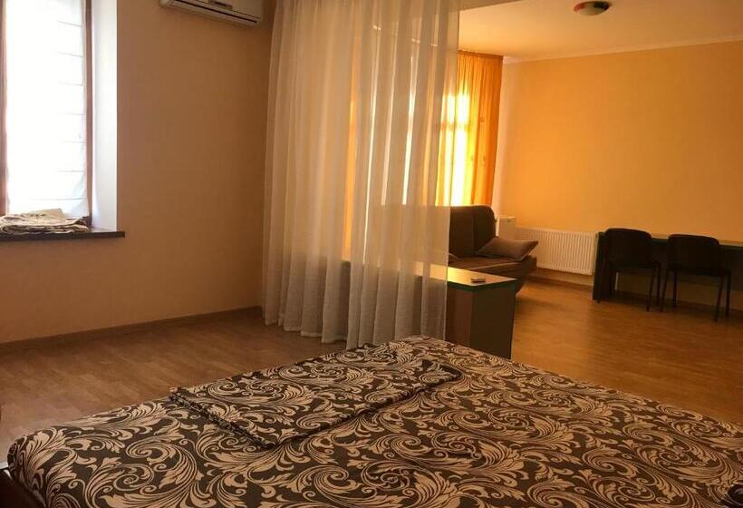 اتاق استاندارد چهار تخته, Veranda Guest House