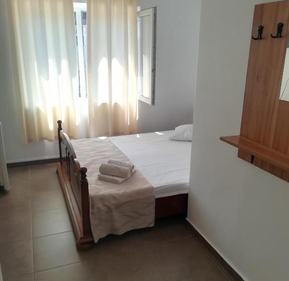 اتاق استاندارد چهار تخته, Vila Calil