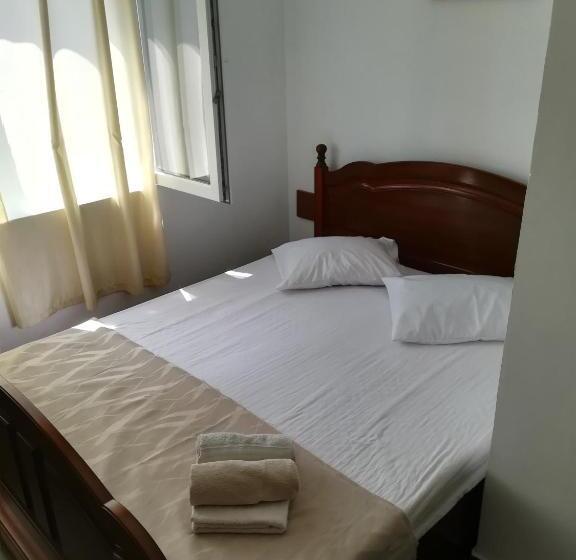 اتاق استاندارد چهار تخته, Vila Calil
