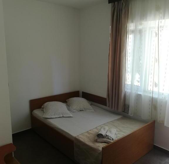 اتاق استاندارد چهار تخته, Vila Calil