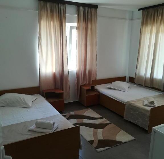 اتاق استاندارد چهار تخته, Vila Calil