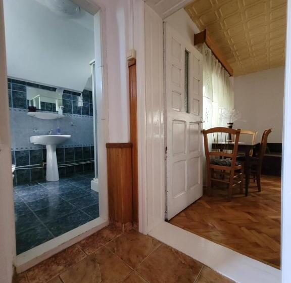 غرفة قياسية ثلاثية, Pensiunea Casa Madalina