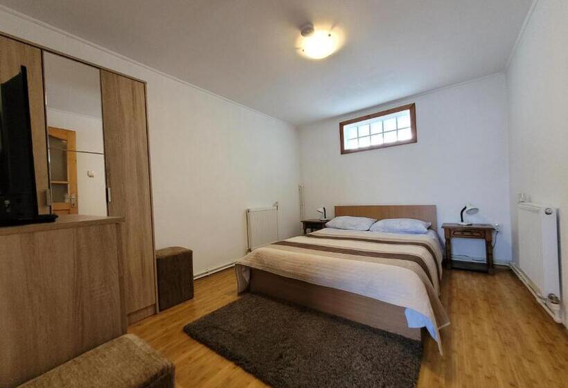 شقة غرفتين, Pensiunea Casa Madalina