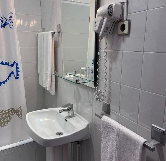 غرفة عائلية, Brites