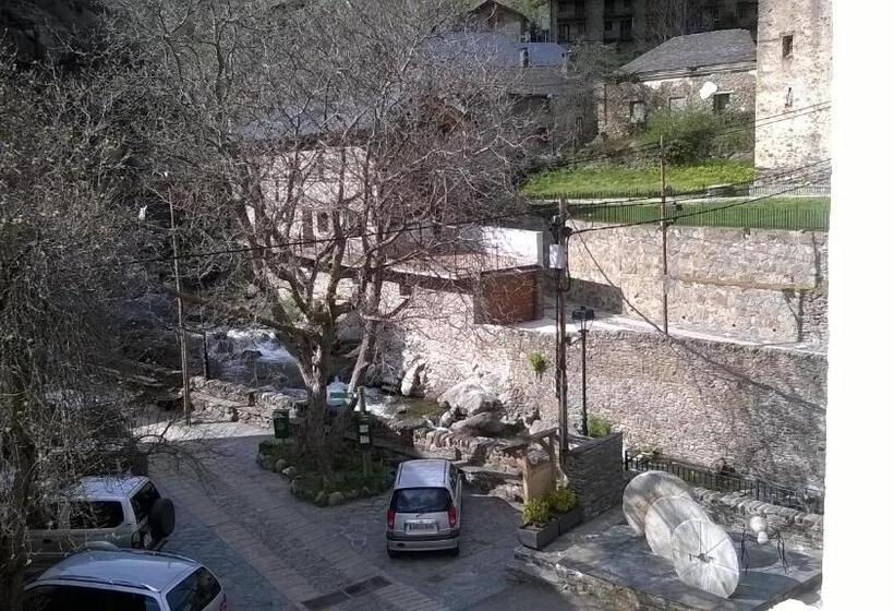 غرفة قياسية, Casa Feliu