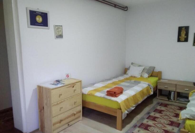 استودیوی استاندارد, Guest House Isidora