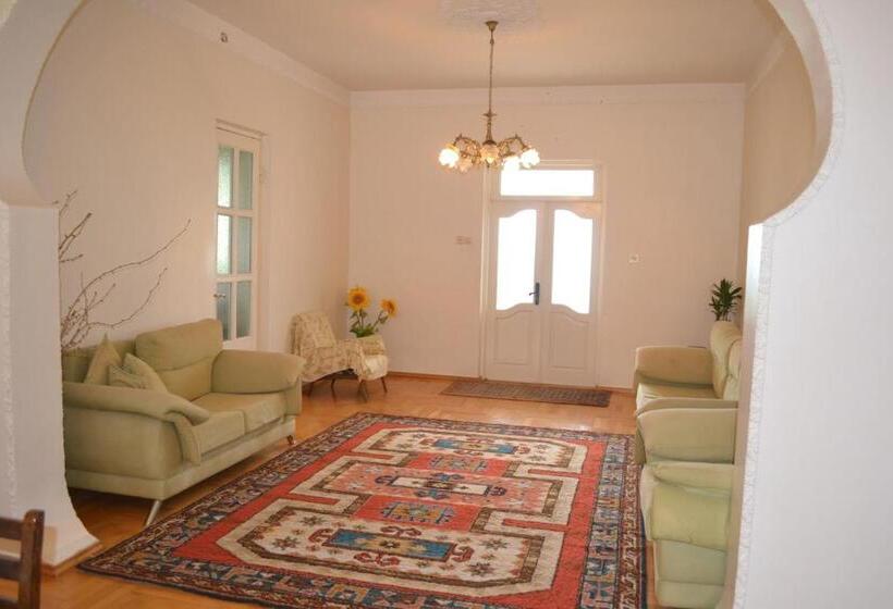 3 Bedroom Suite, Medea S Guest House