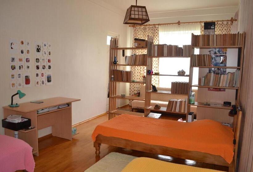 3 Bedroom Suite, Medea S Guest House