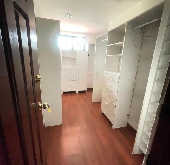 اتاق خانوادگی, Barmel Boutique