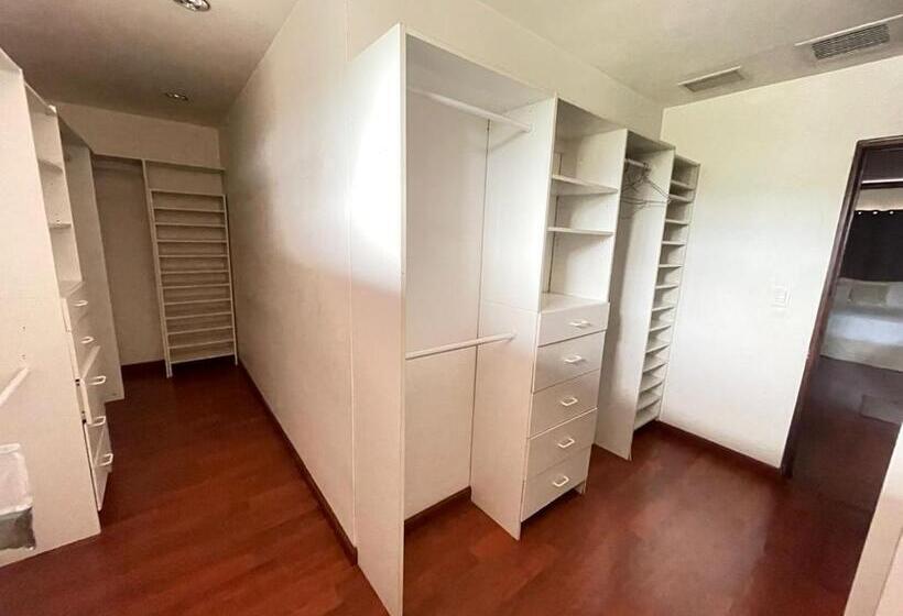 اتاق خانوادگی, Barmel Boutique