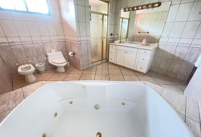 اتاق خانوادگی, Barmel Boutique