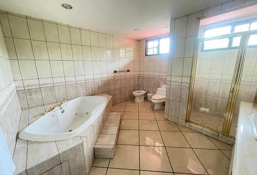 اتاق خانوادگی, Barmel Boutique