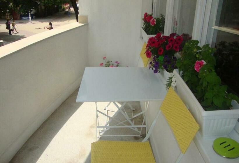 חדר לארבעה סטנדרטי עם מרפסת, Guest Rooms Colours