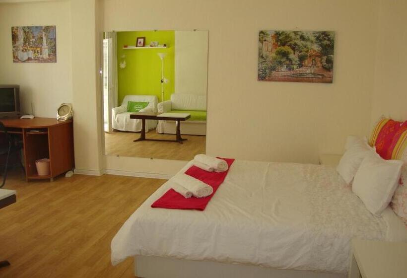 Четырехместный Номер Стандарт с Балконом, Guest Rooms Colours
