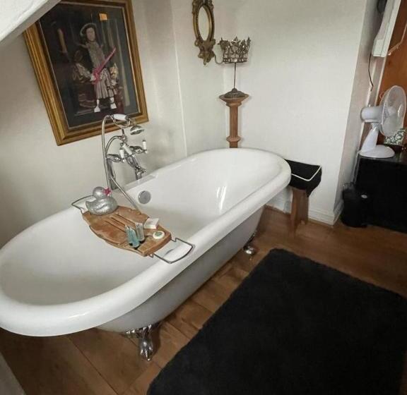 디럭스 룸, Olivia House