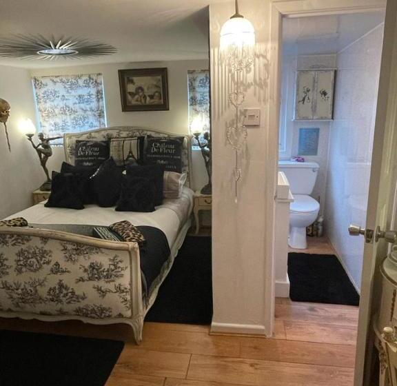 디럭스 룸, Olivia House