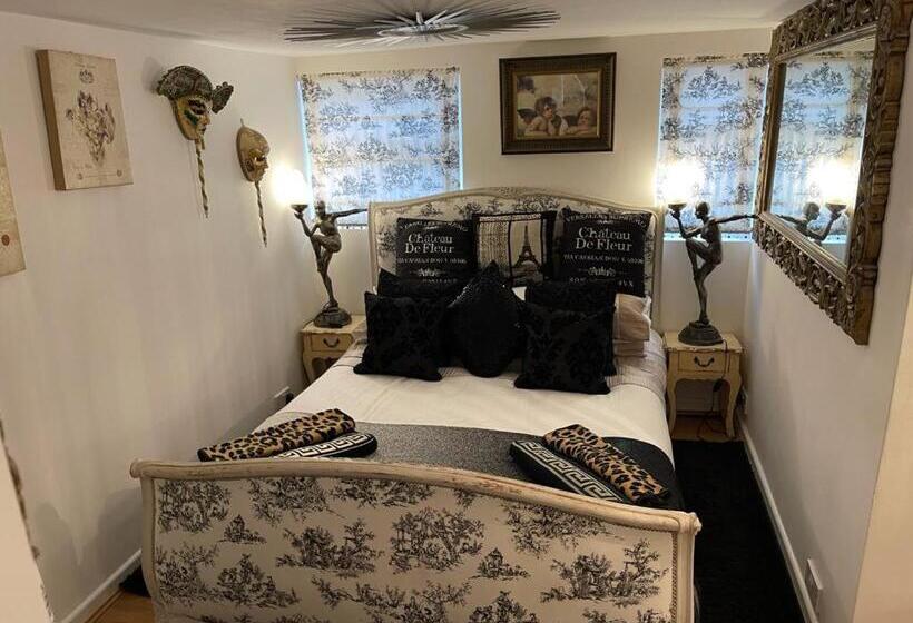 디럭스 룸, Olivia House