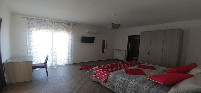 Четырехместный Номер Стандарт, Villa Aurelio