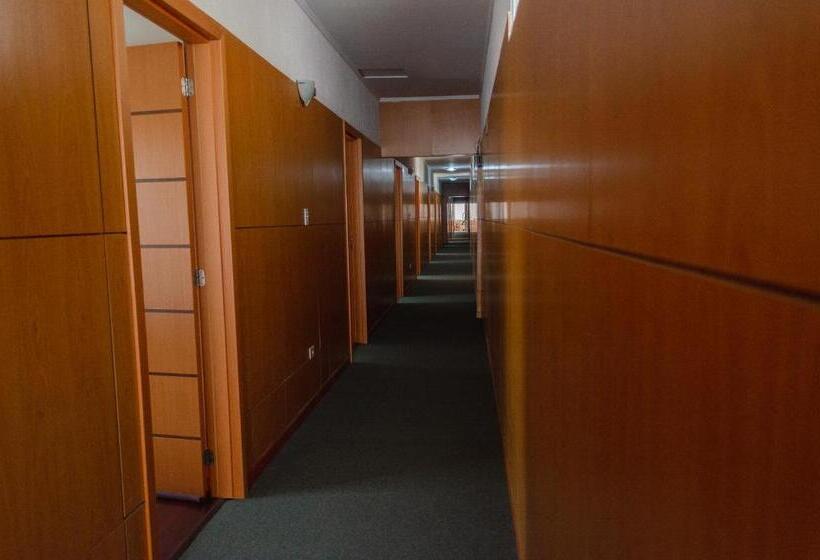 デラックスの４人部屋, Central Palace