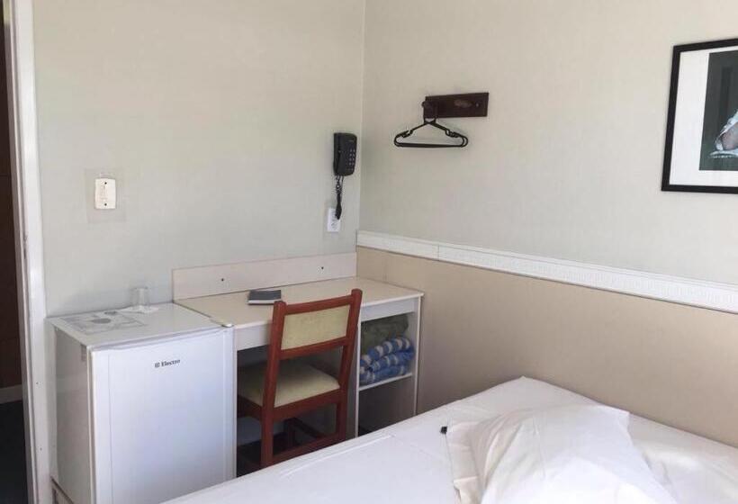 エコノミールーム, Central Palace