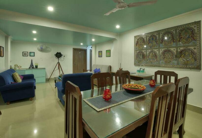 اتاق لوکس با تخت بزرگ, Harmony House   A Boutique