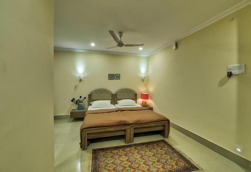 اتاق لوکس با تخت بزرگ, Harmony House   A Boutique