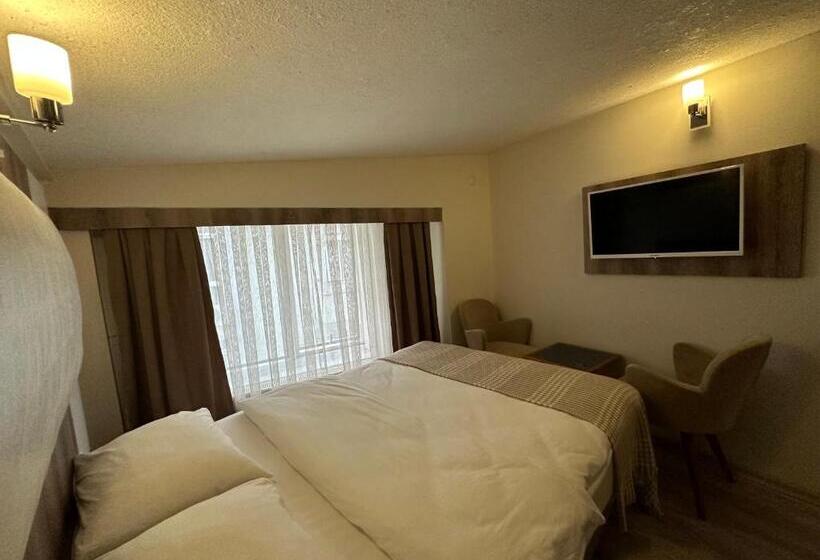 غرفة إقتصادية فردية, Line Suite