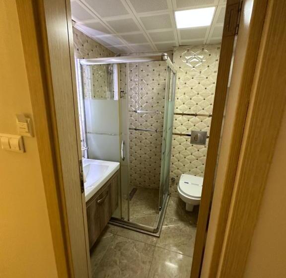 غرفة قياسية رباعية, Line Suite