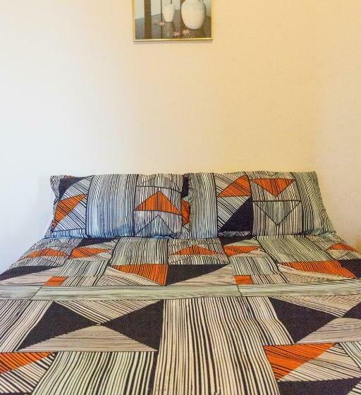 חדר סטנדרט, Post Office