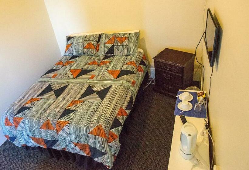 חדר סטנדרט, Post Office