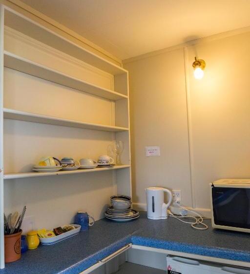 סוויטה משפחתית, Post Office