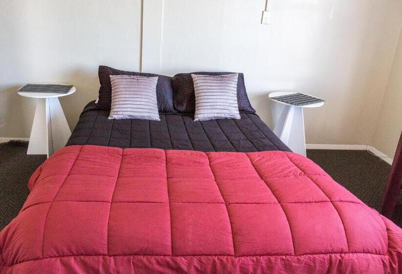 חדר דלוקס, Post Office